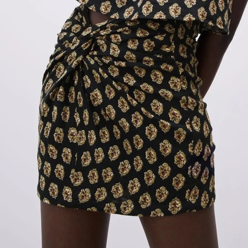 Zara wrap skirt pattern print small